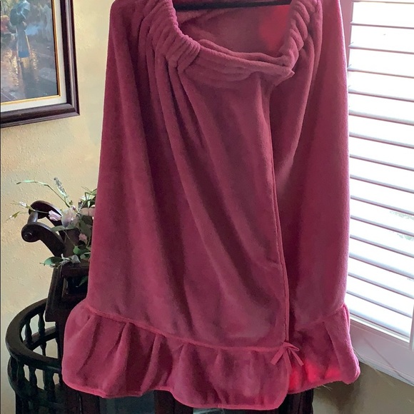 Spa wrap. Super soft . Size 2 - US sizing 12-18. - Picture 2 of 3